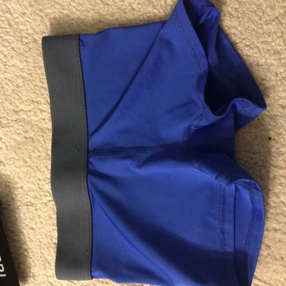 Spandex - Picture 3 of 6